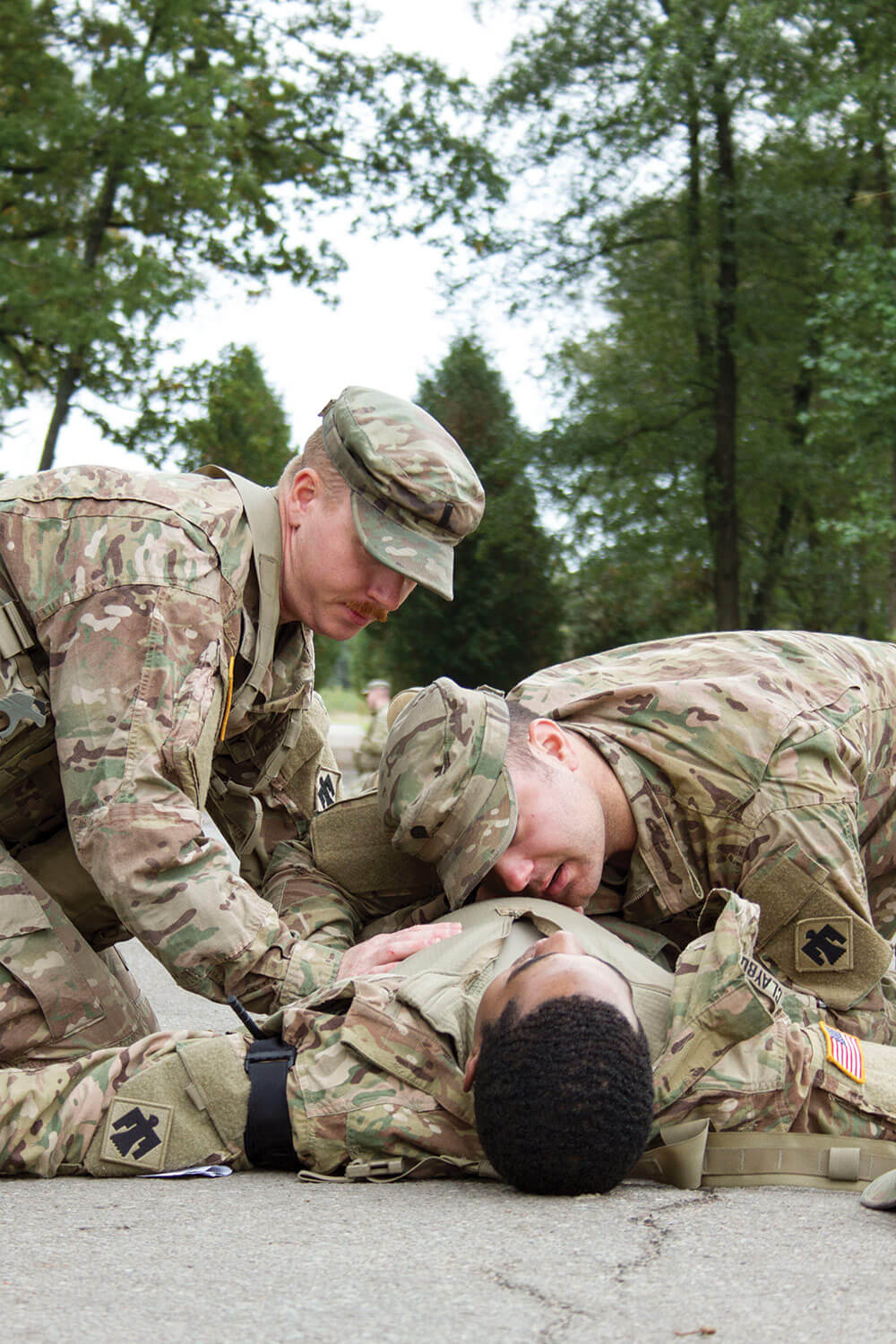 SPC Aaron Moore 1st Battalion, 279th Infantry Regiment, 45th Infantry Brigade Combat Team, demonstrates how to properly check a patient’s breathing during a combat lifesaver course at the Yavoriv Combat Training Center. Oklahoma Army National Guard photo by SGT Anthony Jones.