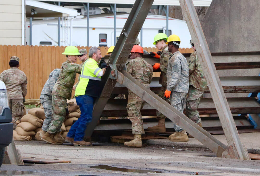 Ohio Guard Engineers Erect Floodgates for Their Hometown thumbnail image