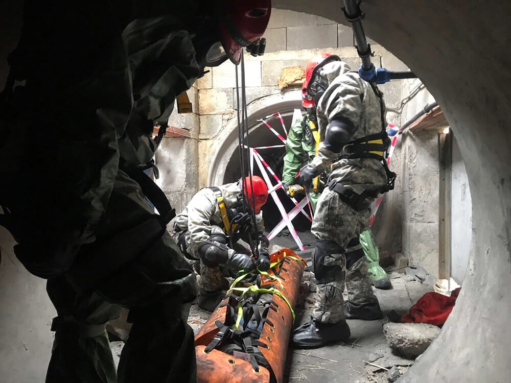 A joint team of Indiana Army National Guard, Texas Army National Guard, Czech and Slovakian Soldiers carry out space tunnel entry procedures as part of a fictional scenario during Operation Toxic Lance held in March 2018 at Training Area Lest in central Slovakia.